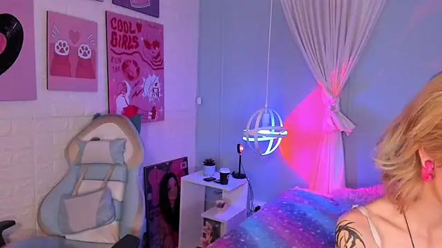 Hannahpage online show from 10.02.25