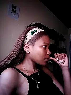 Snapshot of Seductive_Yellow_Titties chatting on 10.28.25 Seductive Yellow Titties online show from 10.28.25