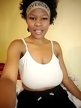 Snapshot of Seductive_Yellow_Titties chatting on 11.16.25 Seductive Yellow Titties online show from 11.16.25