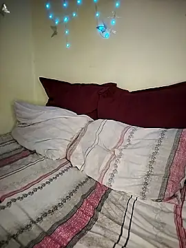 Snapshot of Seductive_Yellow_Titties chatting on 02.14.26 Seductive Yellow Titties online show from 02.14.26