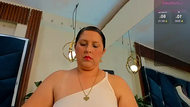 Snapshot of KikaDuque chatting on 11.29.25 KikaDuque online show from 11.29.25