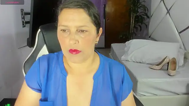 Snapshot of KikaDuque chatting on 12.18.25 KikaDuque online show from 12.18.25