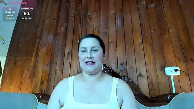 Snapshot of KikaDuque chatting on 02.25.26 KikaDuque online show from 02.25.26