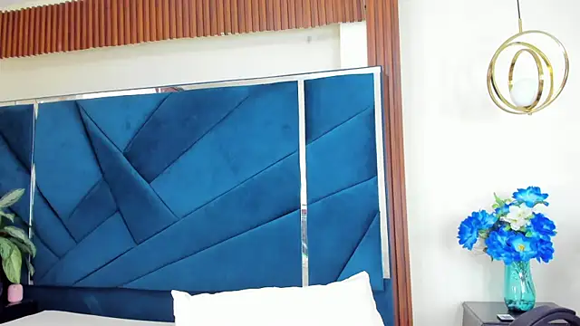 Snapshot of KikaDuque chatting on 04.13.26 KikaDuque online show from 04.13.26