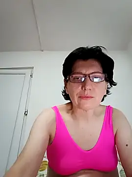 Snapshot of Vera_Elle chatting on 10.21.25 Vera Elle online show from 10.21.25