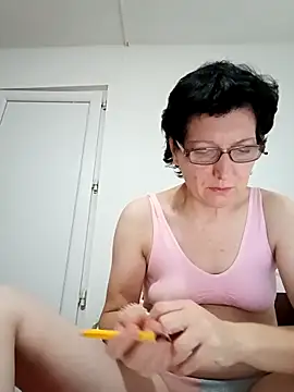 Snapshot of Vera_Elle chatting on 10.23.25 Vera Elle online show from 10.23.25