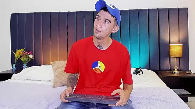 dominik thompson777 online show from 10.24.25