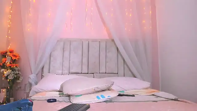 Rachellcooperrr online show from 10.19.25