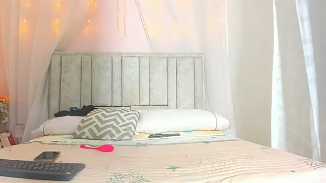 Rachellcooperrr online show from 11.07.25