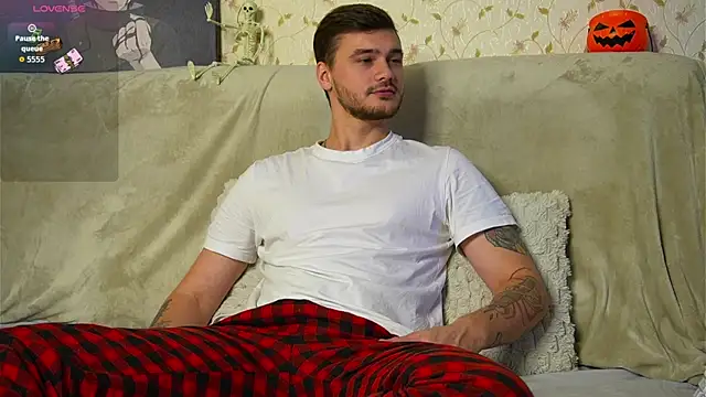 Snapshot of johnstoneisland chatting on 10.17.25 johnstoneisland online show from 10.17.25