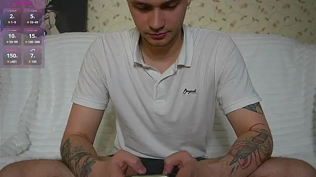 Snapshot of johnstoneisland chatting on 04.22.26 johnstoneisland online show from 04.22.26