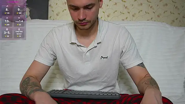 Snapshot of johnstoneisland chatting on 04.29.26 johnstoneisland online show from 04.29.26