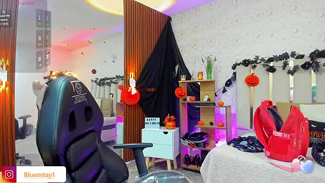 Snapshot of BLUE_TAY1 chatting on 10.21.25 BLUE TAY1 online show from 10.21.25