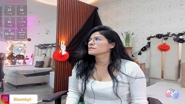 Snapshot of BLUE_TAY1 chatting on 10.22.25 BLUE TAY1 online show from 10.22.25