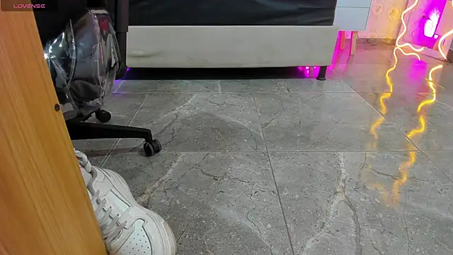 Snapshot of BLUE_TAY1 chatting on 10.25.25 BLUE TAY1 online show from 10.25.25