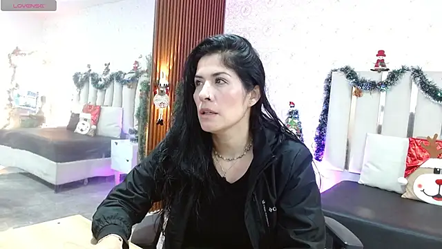 Snapshot of BLUE_TAY1 chatting on 11.28.25 BLUE TAY1 online show from 11.28.25