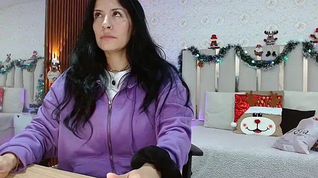 Snapshot of BLUE_TAY1 chatting on 11.29.25 BLUE TAY1 online show from 11.29.25