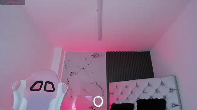 chloesagee online show from 10.30.25