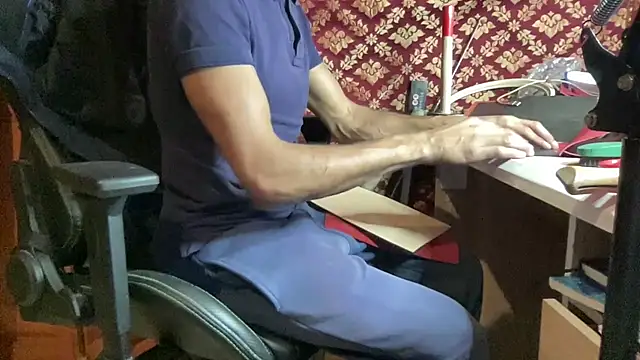 Snapshot of JUSTFORRICH chatting on 12.04.25 JUSTFORRICH online show from 12.04.25