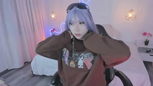 Snapshot of Noahcryptic chatting on 11.19.25 Noahcryptic online show from 11.19.25