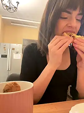 Snapshot of Miranda_Kerry chatting on 10.17.25 Miranda Kerry online show from 10.17.25