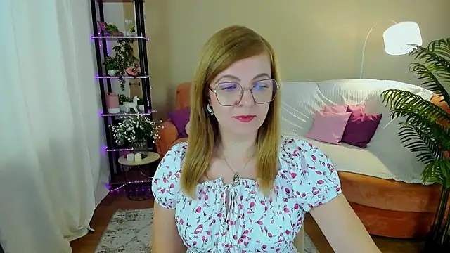 Snapshot of YourUniverser chatting on 09.09.25 YourUniverser online show from 09.09.25