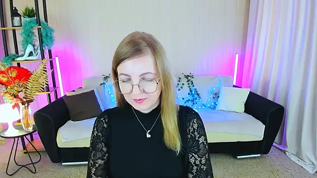 Snapshot of YourUniverser chatting on 09.13.25 YourUniverser online show from 09.13.25