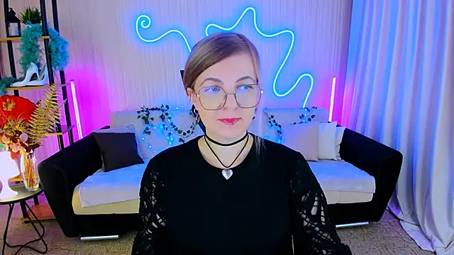 Snapshot of YourUniverser chatting on 09.17.25 YourUniverser online show from 09.17.25