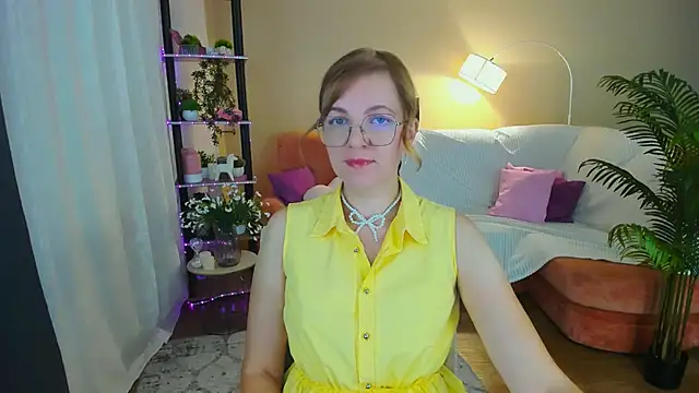 Snapshot of YourUniverser chatting on 09.18.25 YourUniverser online show from 09.18.25