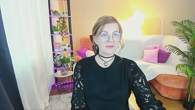 Snapshot of YourUniverser chatting on 09.20.25 YourUniverser online show from 09.20.25