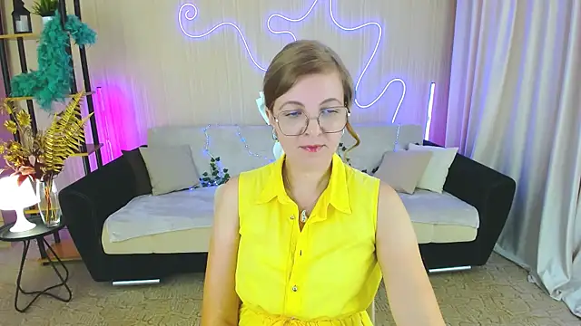 Snapshot of YourUniverser chatting on 09.22.25 YourUniverser online show from 09.22.25