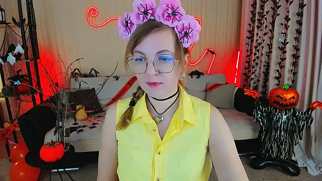 Snapshot of YourUniverser chatting on 10.30.25 YourUniverser online show from 10.30.25