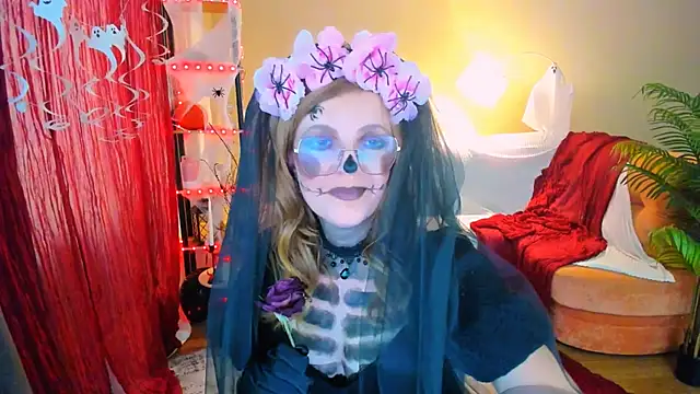 Snapshot of YourUniverser chatting on 10.31.25 YourUniverser online show from 10.31.25