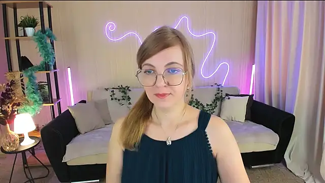 Snapshot of YourUniverser chatting on 11.10.25 YourUniverser online show from 11.10.25