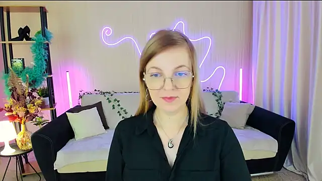 Snapshot of YourUniverser chatting on 11.14.25 YourUniverser online show from 11.14.25