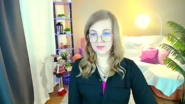 Snapshot of YourUniverser chatting on 11.23.25 YourUniverser online show from 11.23.25