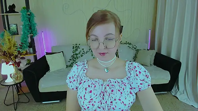 Snapshot of YourUniverser chatting on 11.28.25 YourUniverser online show from 11.28.25