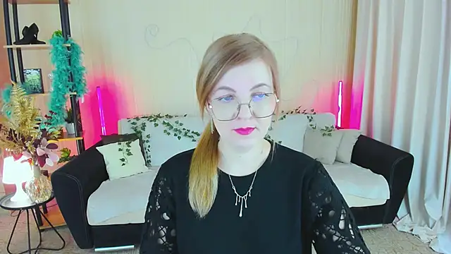 Snapshot of YourUniverser chatting on 11.29.25 YourUniverser online show from 11.29.25