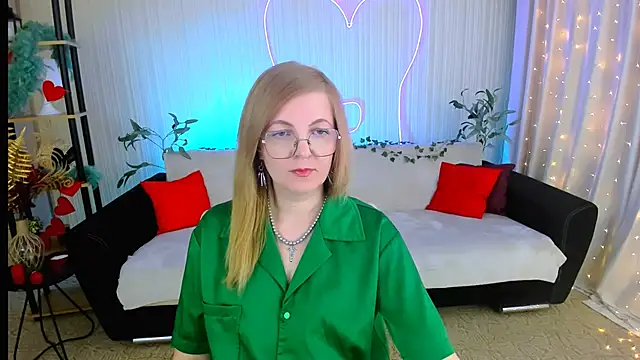 Snapshot of YourUniverser chatting on 06.16.26 YourUniverser online show from 06.16.26