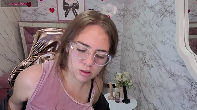 Luna Star v online show from 11.15.25