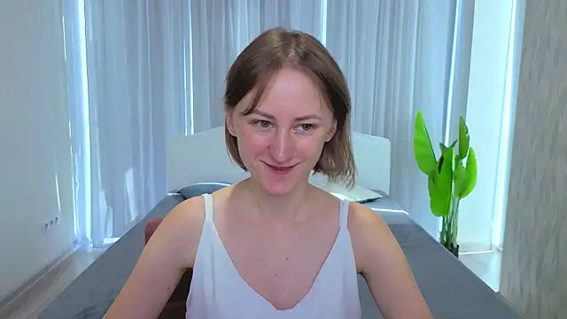 LuluChiiii online show from 10.05.25