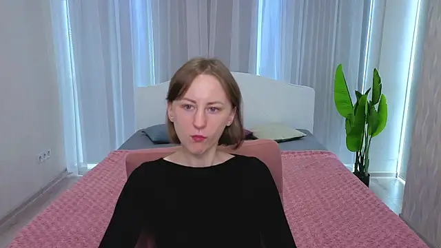 LuluChiiii online show from 10.06.25