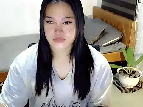 Snapshot of Annierose_ts chatting on 09.30.25 Annierose ts online show from 09.30.25