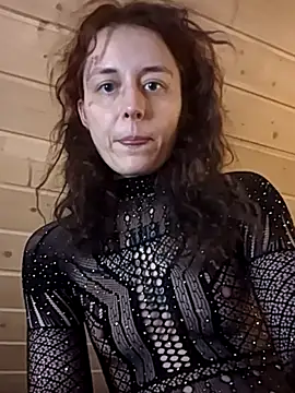 Snapshot of marijacucu chatting on 11.23.25 marijacucu online show from 11.23.25