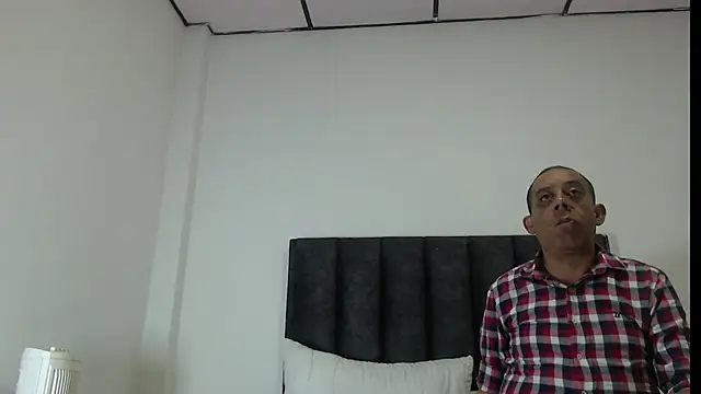 Snapshot of GabrielandAbigail chatting on 11.29.25 GabrielandAbigail online show from 11.29.25