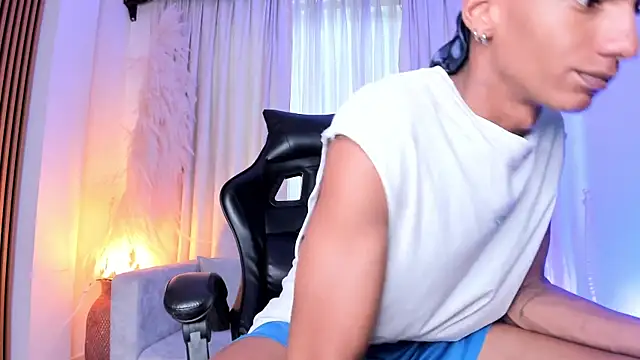 Snapshot of JulienSaint chatting on 09.24.25 JulienSaint online show from 09.24.25