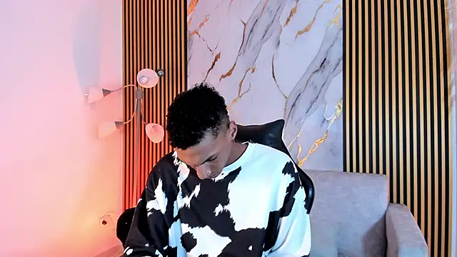 Snapshot of JulienSaint chatting on 10.03.25 JulienSaint online show from 10.03.25