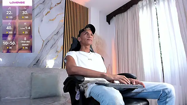 Snapshot of JulienSaint chatting on 10.17.25 JulienSaint online show from 10.17.25