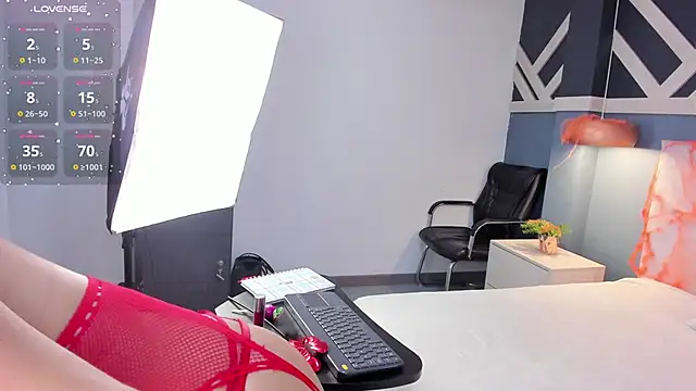 EmilyZahar online show from 10.10.25