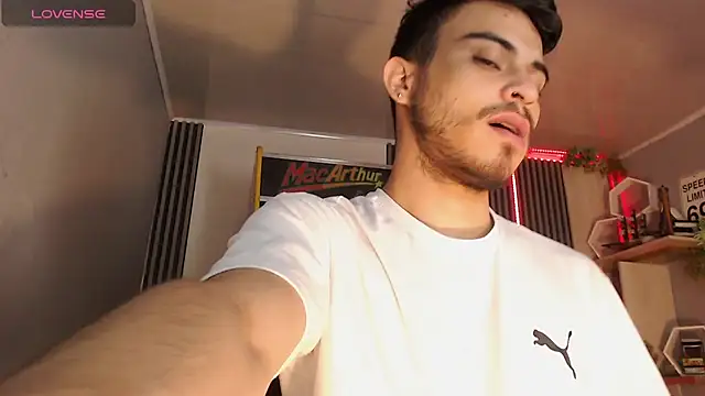 Snapshot of Bastian_MCcormick chatting on 12.14.25 Bastian MCcormick online show from 12.14.25